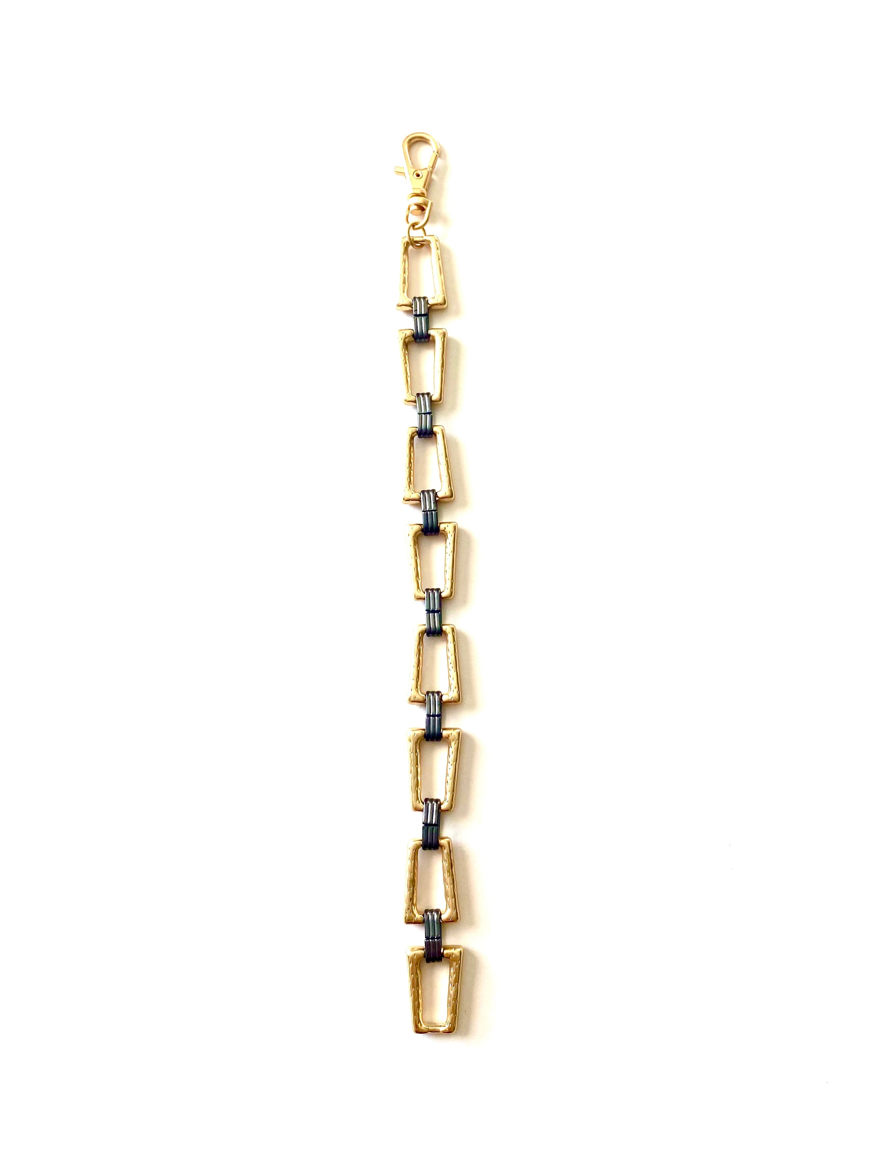 Retro B - Contemporary 2-tone chain link bracelet