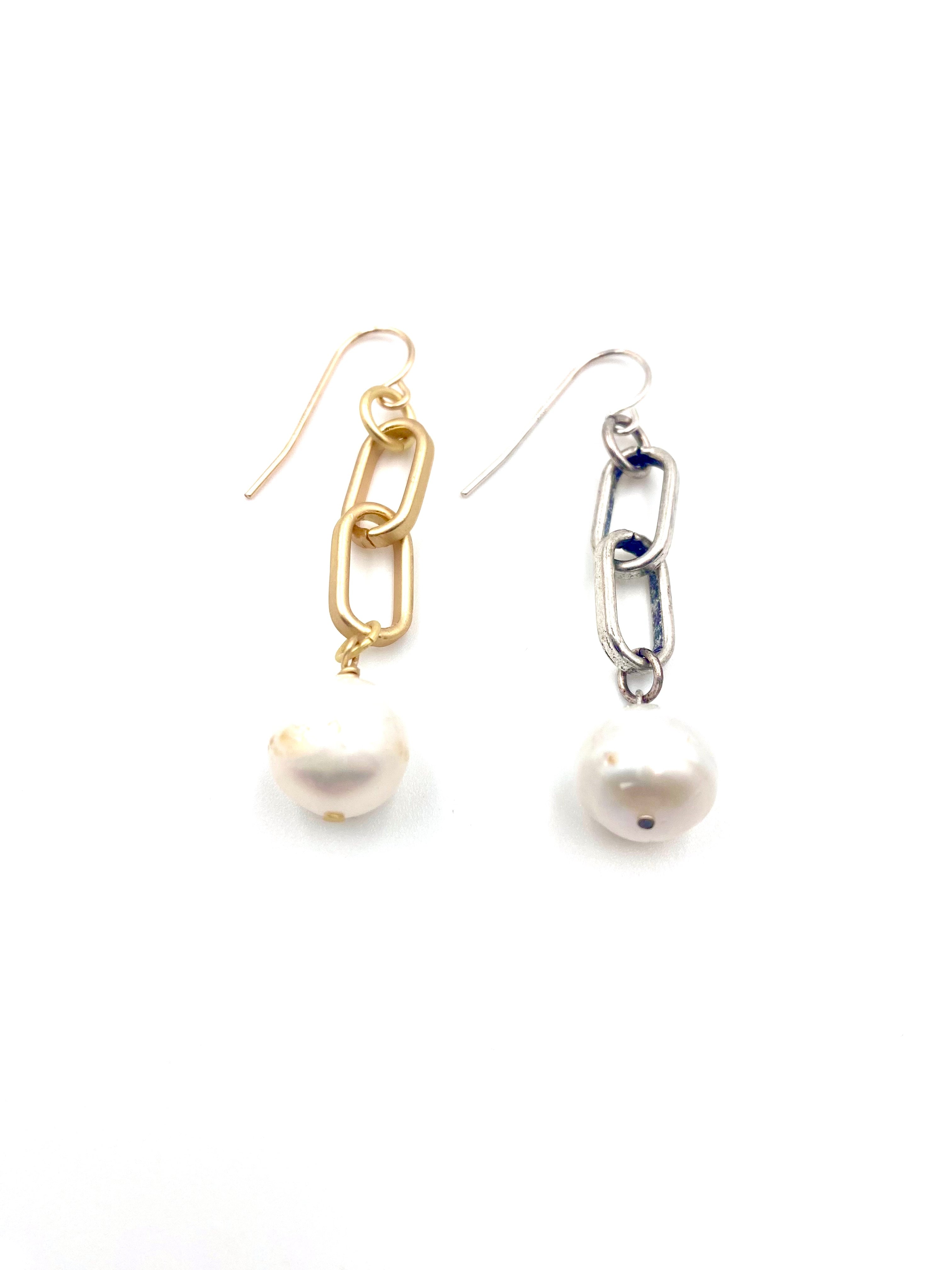 Trek Pearl Earrings
