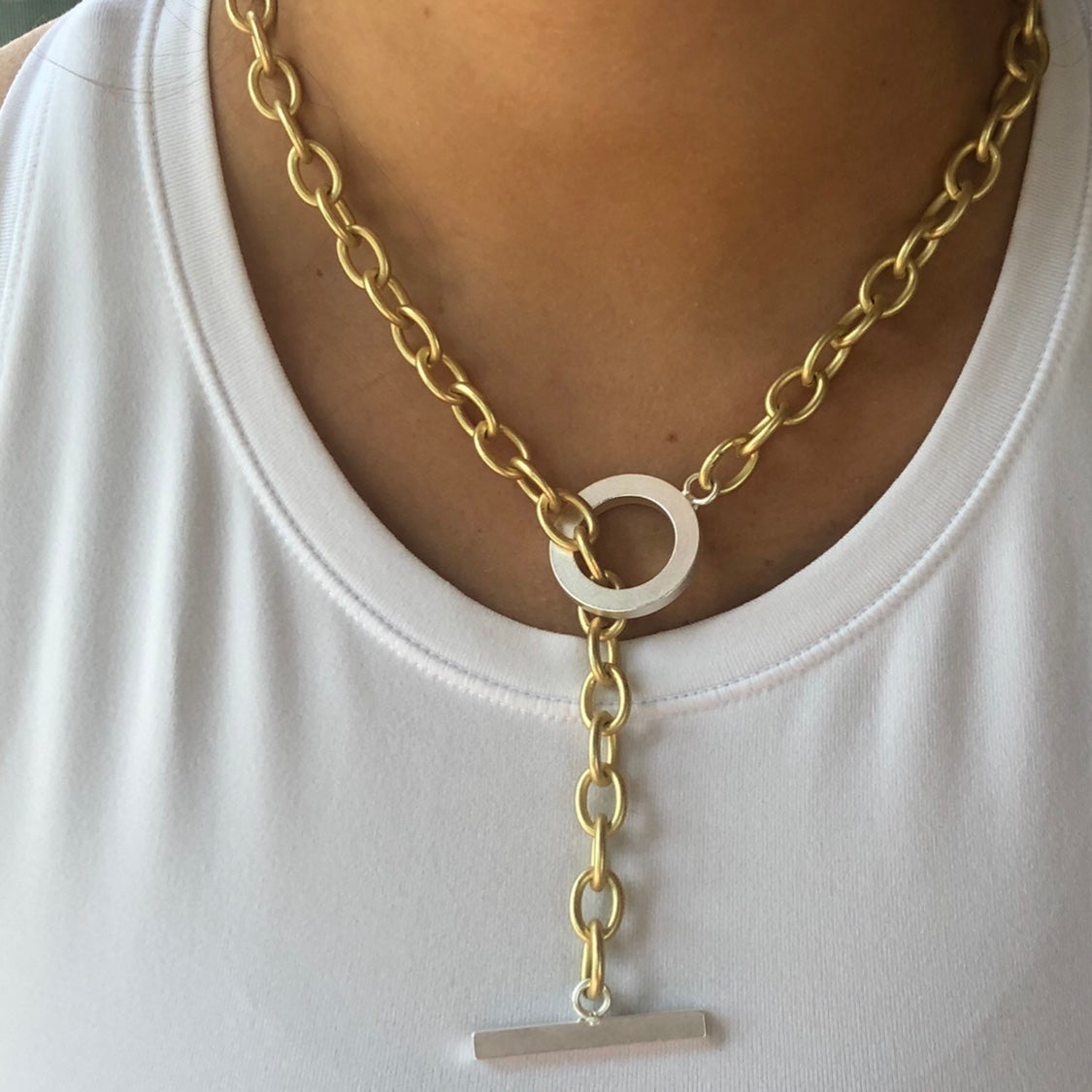 Debbie - necklace with toggle closure