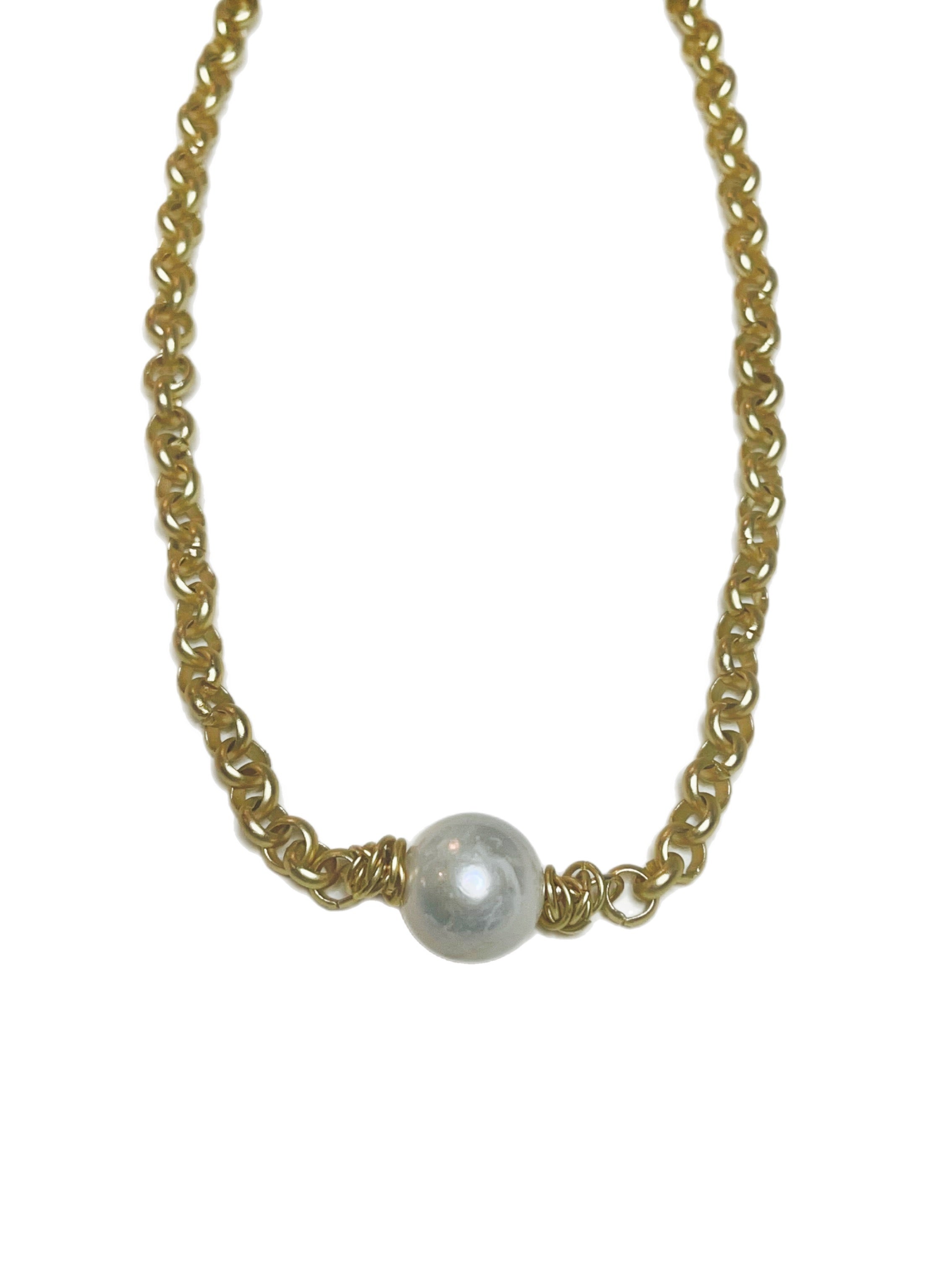 Liz - necklace with pearl center connector