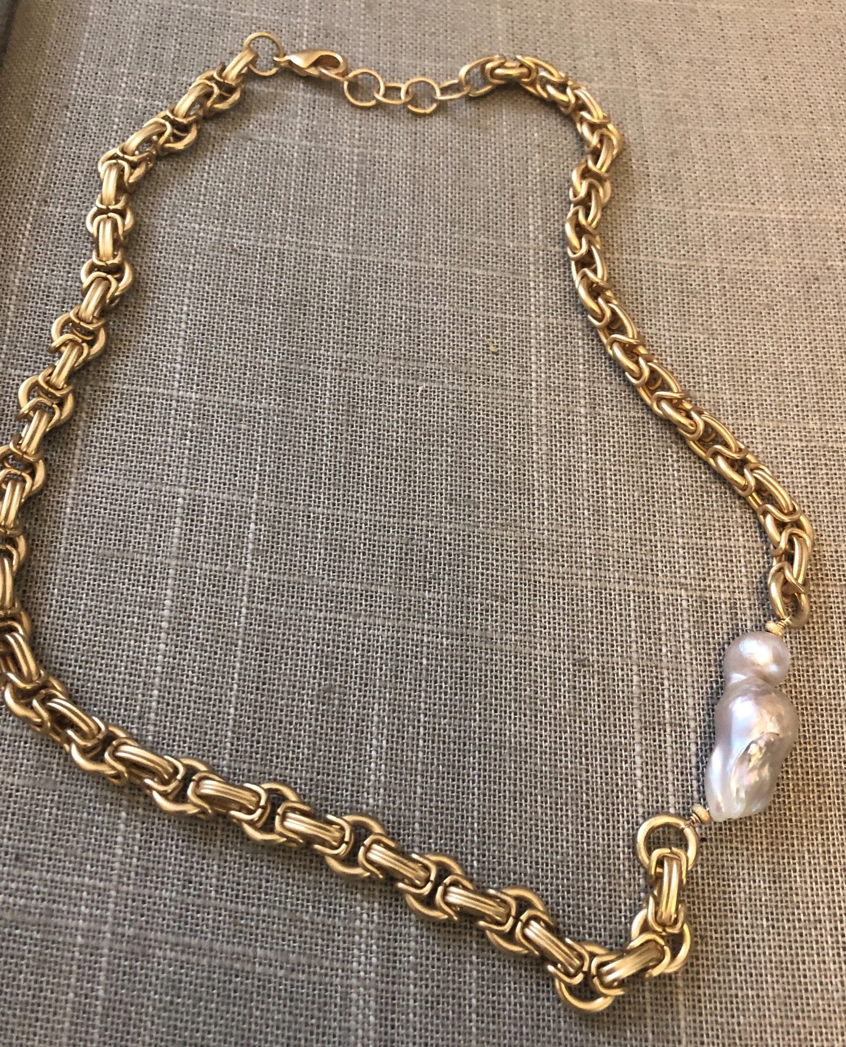 Tuscany - necklace with offset Baroque pearl