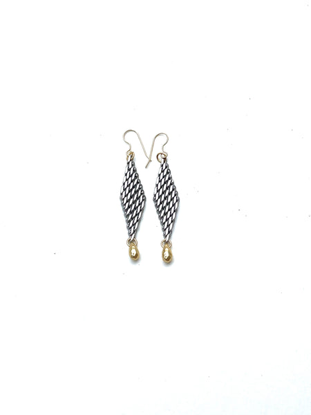 Flapper-S - earrings with nugget drop