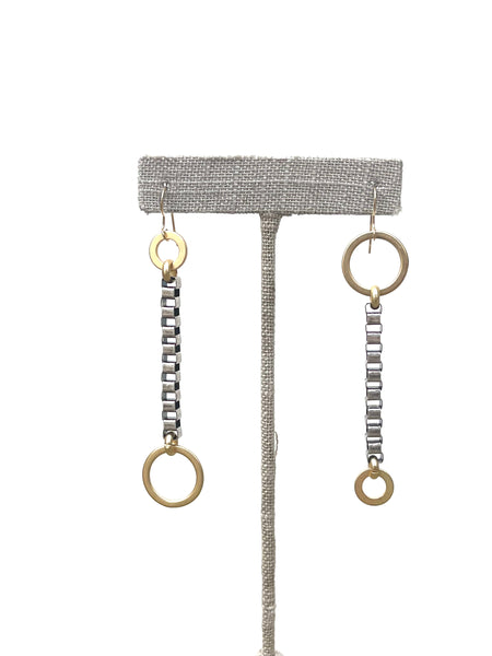 Dylan - earrings with box chain and circle accents
