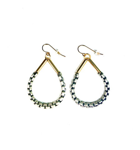 Lasso - earrings with chain drop